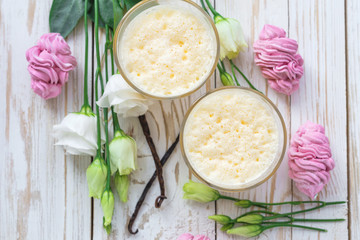 Obraz na płótnie Canvas Eggnog, marshmallow dessert and white eustoma flowers. Easter concept
