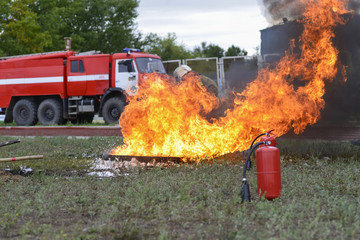 Соревнования по пожарному многоборью, пожарная эстафета с тушением горящей жидкости