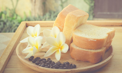 Obraz na płótnie Canvas Bread served with coffee very good in morning time