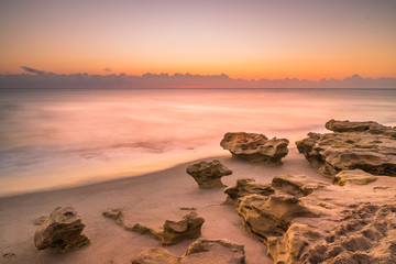 Fototapeta na wymiar Coral Cove Beach Sunrise