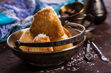Triangular cookies with coconut