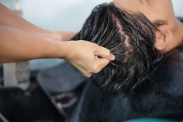 Naklejka premium blurry of young man at the hairdresser salon hairstyle make model ,soft focus