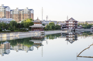 Fototapeta na wymiar Traditional chinese architecture water reflection