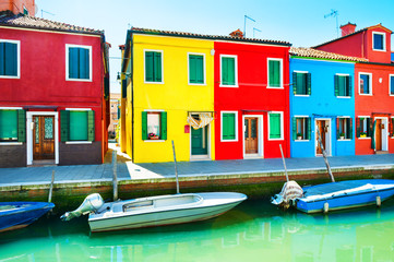 Fototapeta na wymiar Scenic canal and colorful houses in Burano island near Venice, Italy