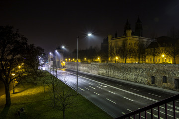 Bastion Cleve an der Elbe in Magdeburg bei Nacht
