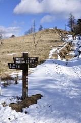 笠取山 雁峠分岐と小さな分水嶺