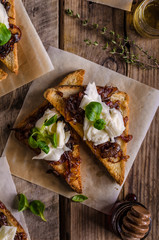 Rustic toast with caramelized onion and goat cheese