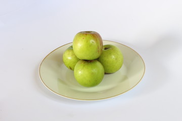  four apples on the plate
