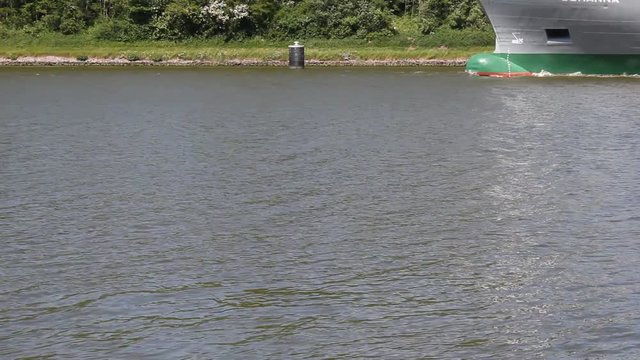 Frachter im Nord-Ostseekanal