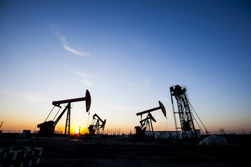 In the evening, the outline of the oil pump