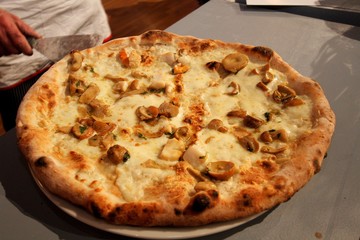 pizza napoli ai funghi