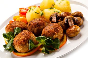 Roast meatballs and vegetables 