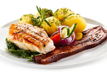 Grilled chicken fillet and vegetables 