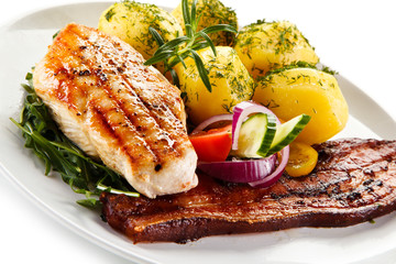Grilled chicken fillet and vegetables 