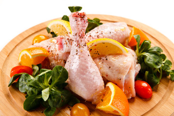 Grilled chicken legs with chips and vegetables 