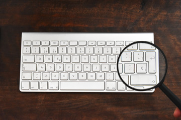 Teclado y lupa