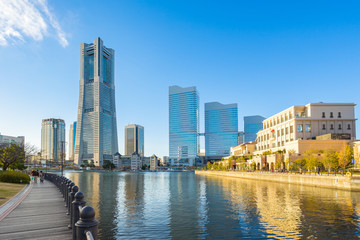 Naklejka premium Yokohama skyline and Cityscape of Yokohama city at sunset, Japan