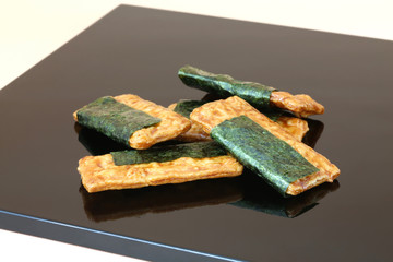 海苔巻きせんべい