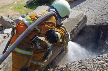 Воздушная белая бабочка