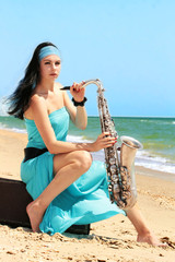 girl play music