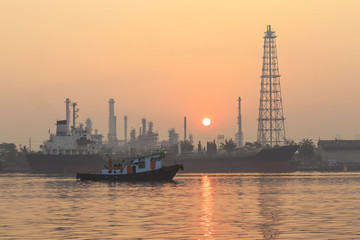 Obraz premium morning sun and landscape of refinery plant