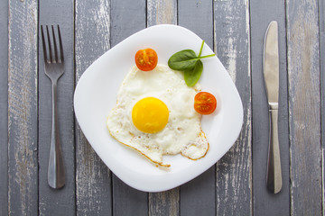 Food fried egg spinach salad wood background
