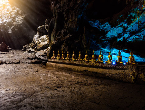 Buddha statues : The Khao Luang cave