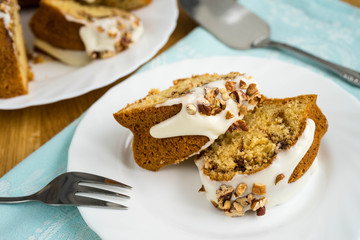 Cinnamon sour cream cake
