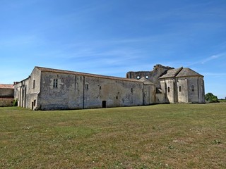 Fototapeta na wymiar Charente-Maritme - Abbaye de Trizay