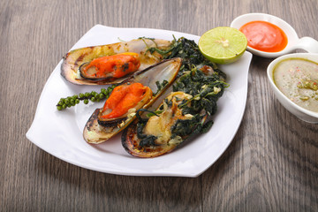 Baked mussels with spinach