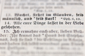Fototapeta premium Alte Bibel