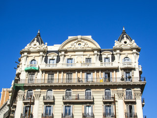 Fototapeta na wymiar Edificio antiguo clásico en Barcelona, ​​Cataluña,España 