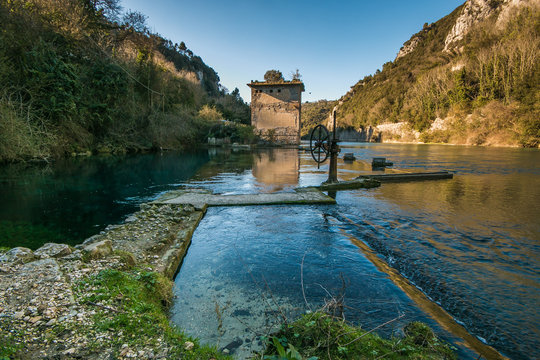 Antico cantiere navale romano di Stifone sul fiume Nera in Umbria
