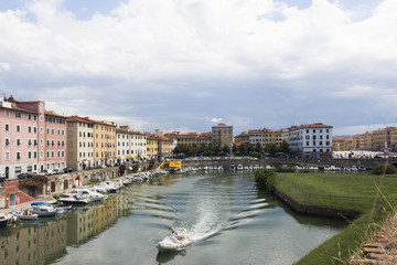 Kanal mit Booten in Livorno, Toskana, Italien