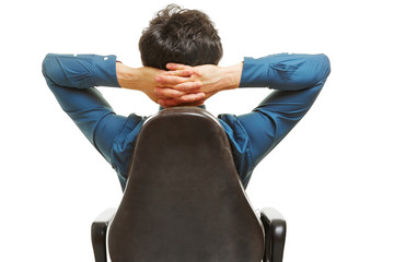 Manager mit Händen hinter dem Kopf