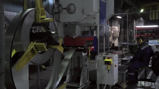 Machines and equipment for the production of hardware