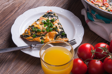 Frittata with spinach, tomatoes and cheese