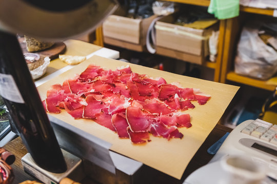 Buying Prosciutto Crudo Ham in Italy