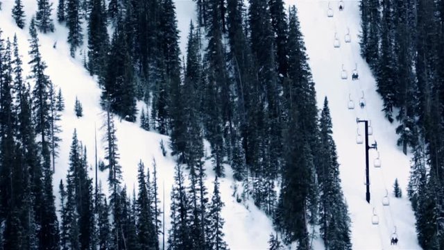 Colorado mountains covered in snow in the Winter