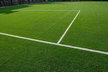 Obraz premium corner in the football field with artificial turf flag