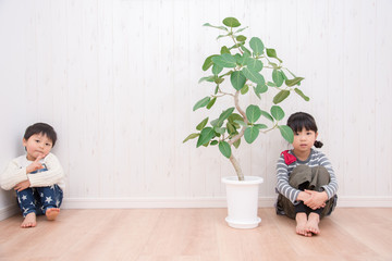 観葉植物と子供