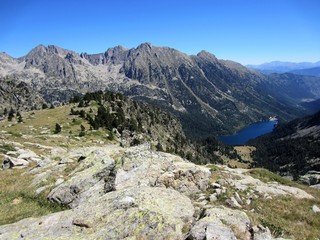 Fototapeta na wymiar Parque nacional de Aiguas Tortas y Lago de San Mauricio Valle de Bohi Lérida Cataluña Spain