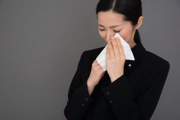 喪服を着た女性