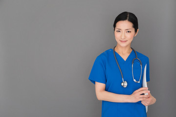 女性の医師