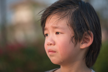 Obraz premium Asian child crying