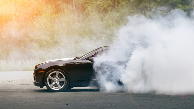 Drift - muscle car makes smoke