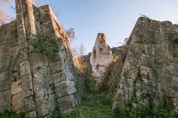 Il ponte di Augusto è un ponte di epoca romana situato nei pressi di Narni Scalo ed utilizzato...