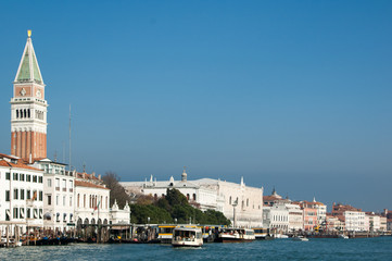 Lagune mit Campanile und Dogenpalast