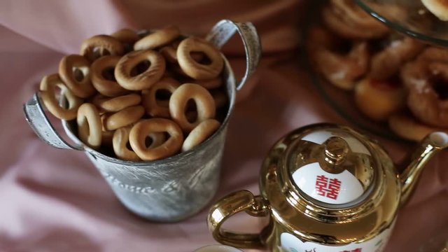 Dry bread rings and chinese teapot pan