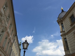 Fototapeta na wymiar Stadtansichten Großenhain vor dem Fest mit Himmel, Kirche, Denkmal
